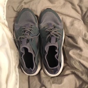 Nike Huaraches Tennis Shoes